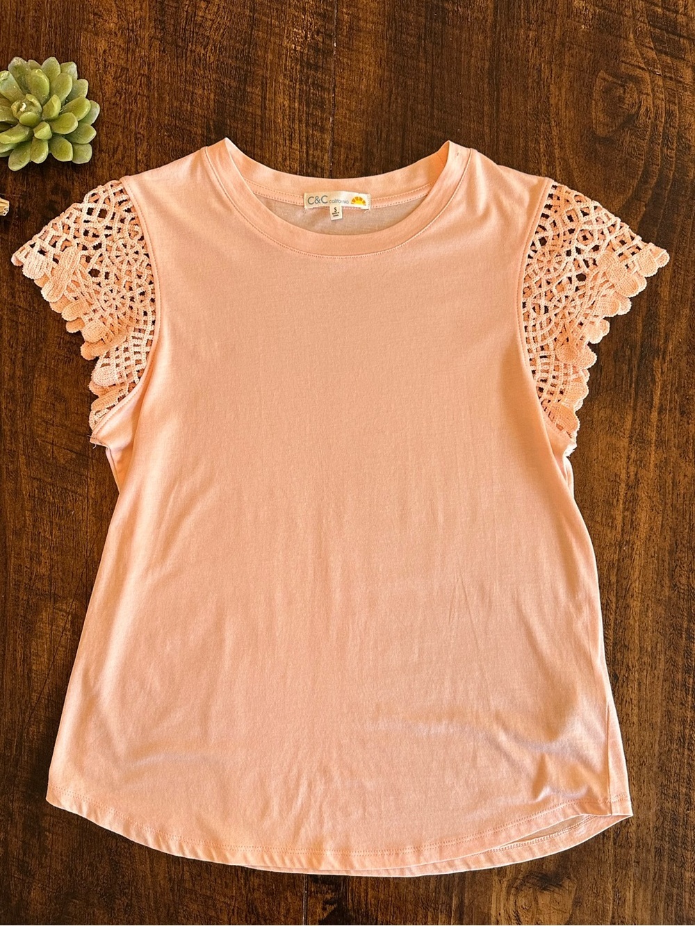 C&C California | Coco Boho Romantic Crochet Sleeve Tee, Peach, Size S